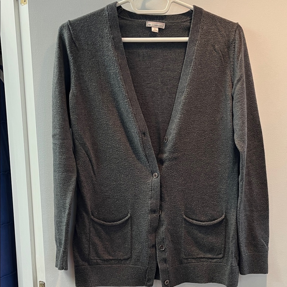 Gap Gray Button-Front V-Neck Cardigan with Pockets